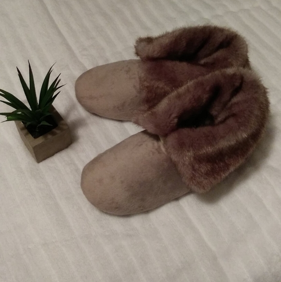 Pottery Barn Shoes - Pottery Barn Faux Fur Slippers